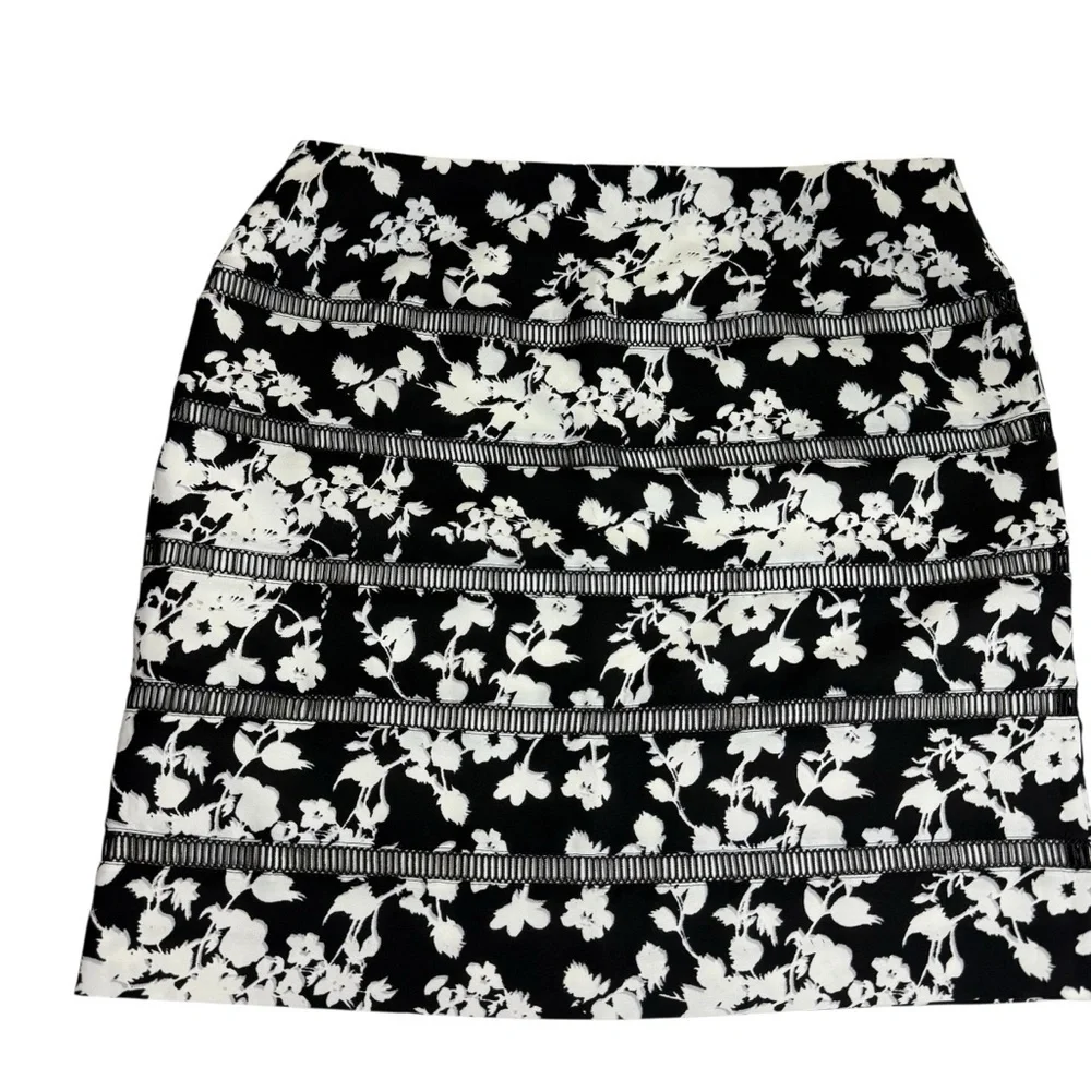 White House Black Market skirt Black and White Floral Mini Skirt